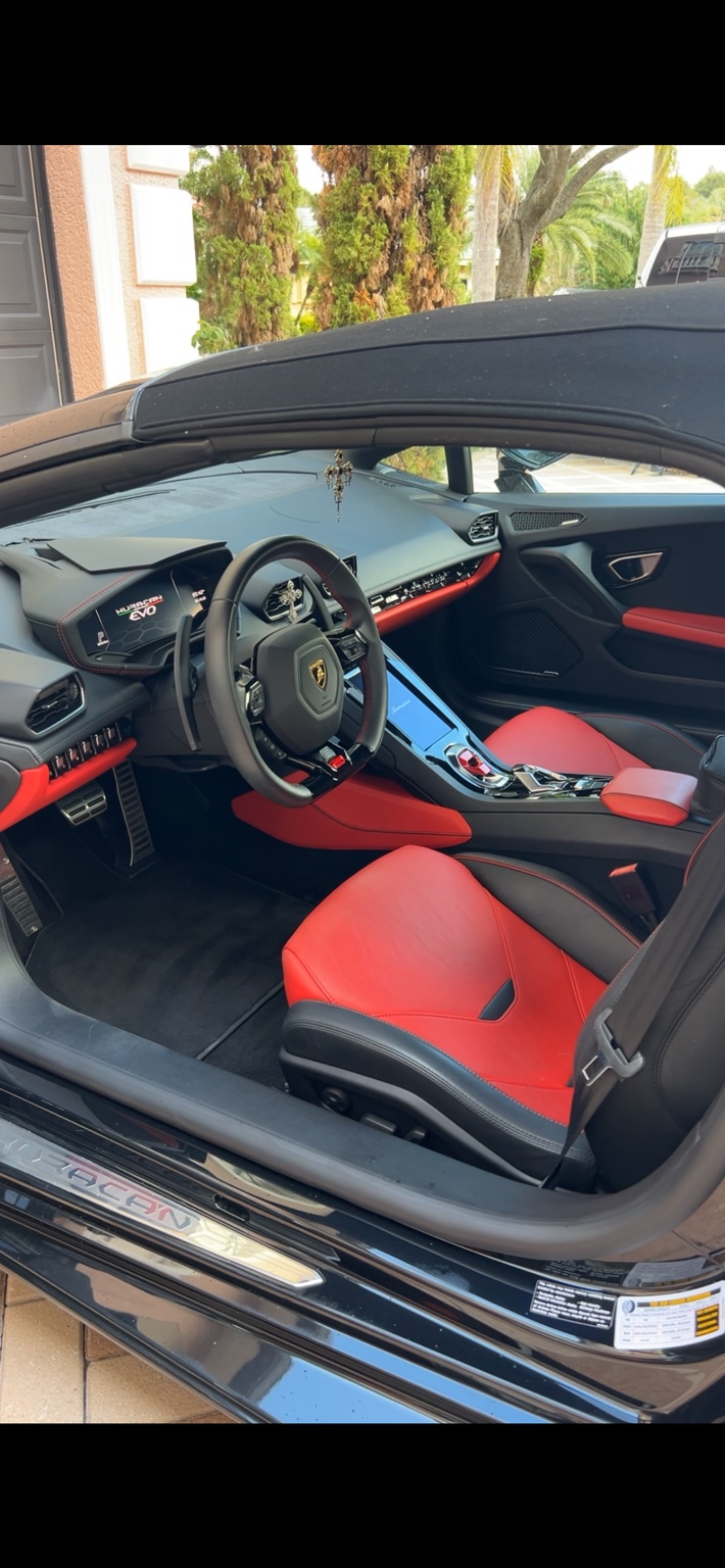 Lamborghini Huracán EVO interior with two-tone red and black leather seats